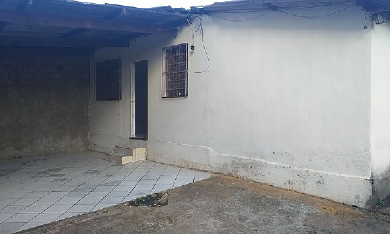 Aluga-Se Casa De 2 Q...