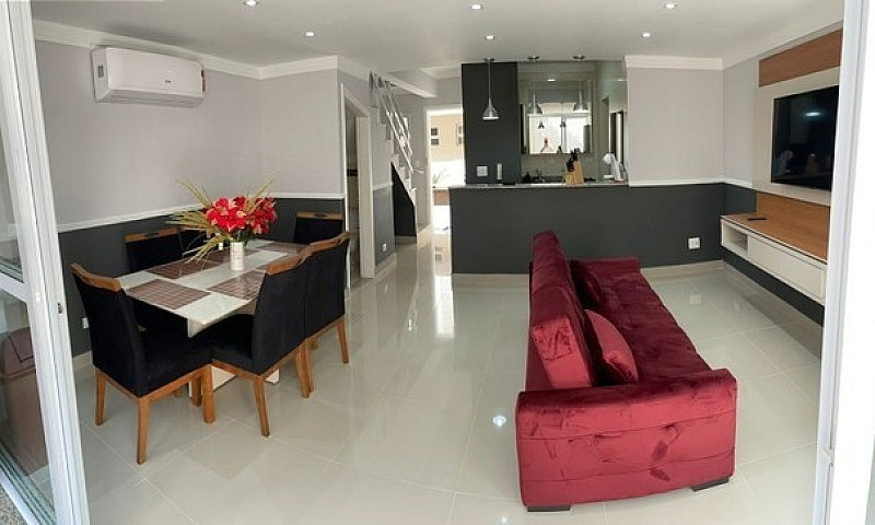 #Casa Com Área De Ch...