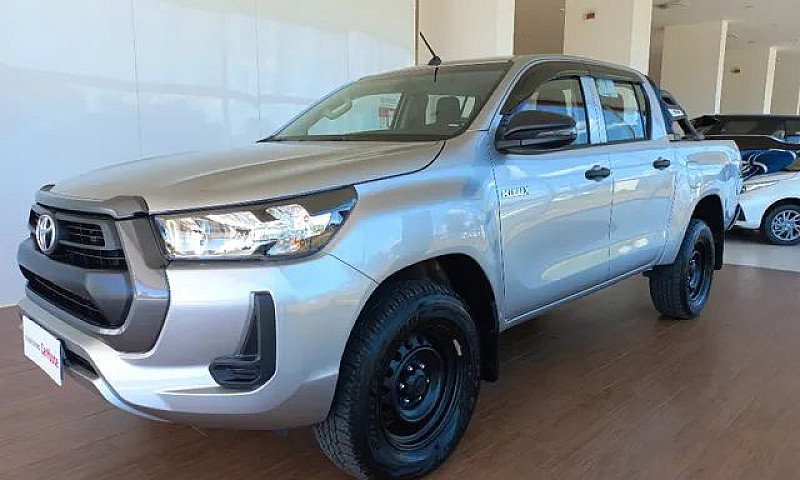 Toyota Hilux 2.8 D-4...