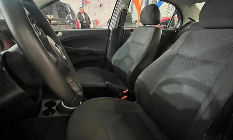 Volkswagen Voyage 1....