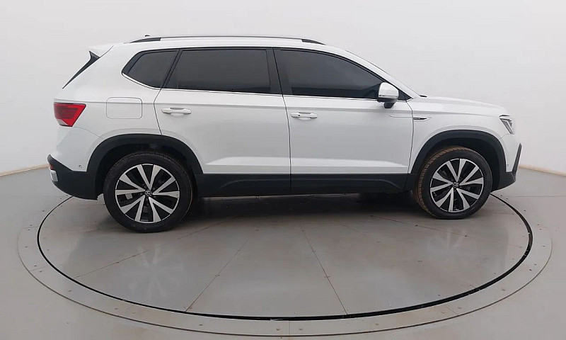 Volkswagen Taos 2023...
