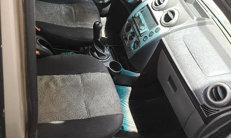 Ford Fiesta Sed. 1.6...