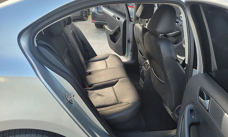 Volkswagen Jetta Tre...