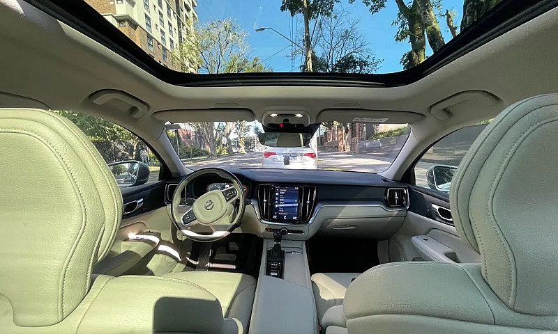 Volvo V60 T-5 Moment...