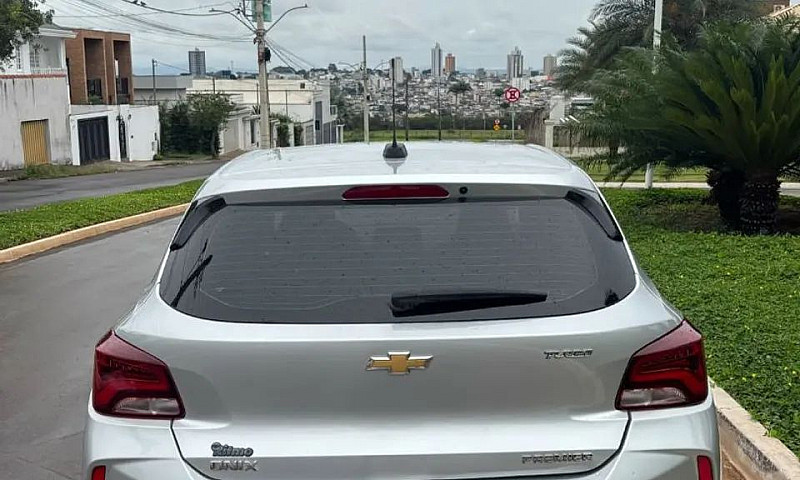 Chevrolet Onix Hatch...