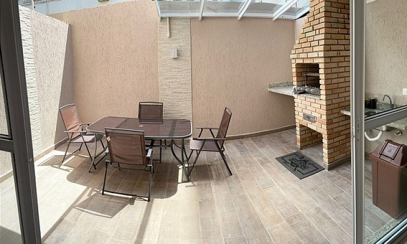 #Casa Com Área De Ch...