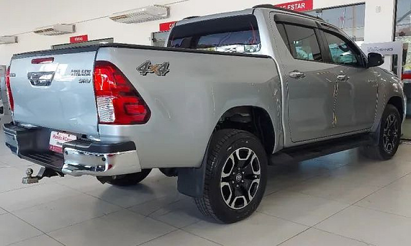 Toyota Hilux Srv 4X4...