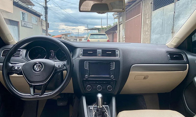 Volkswagen Jetta Com...