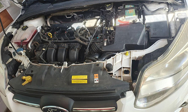 Ford Focus Sedan 2.0...