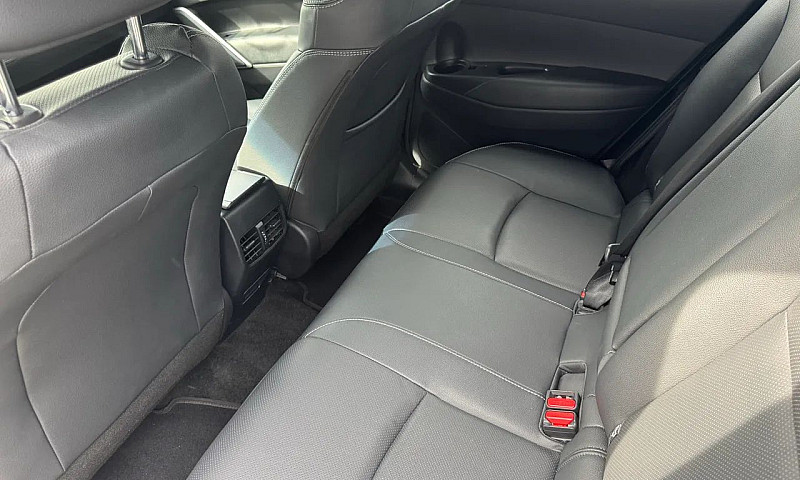 Toyota Corolla Cross...