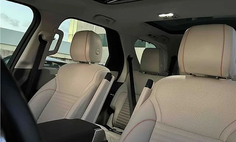 Land Rover Discovery...