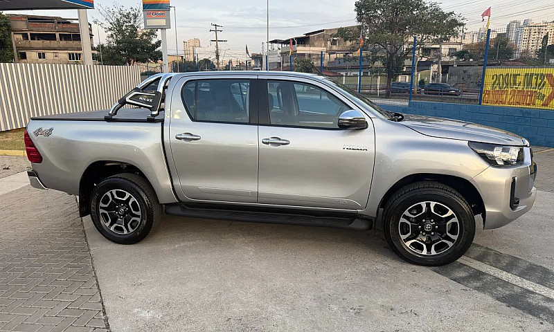 Toyota Hilux Srv 4X4...