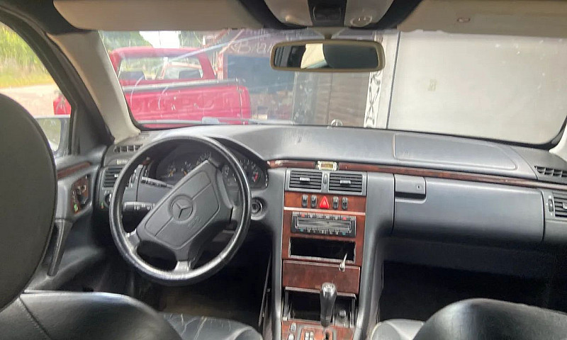 Mercedes-Benz E-430 ...