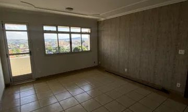 Apartamento Com Três...