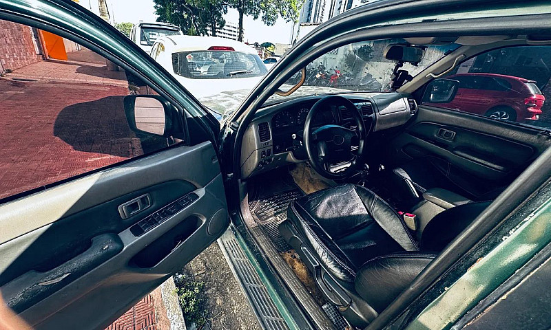 Toyota Hilux Sw4 4X4...
