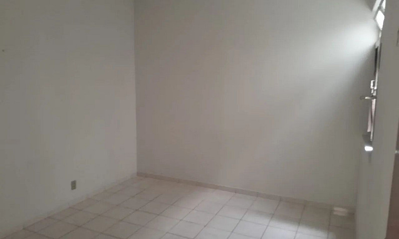 Alugo Apt Espaçoso N...