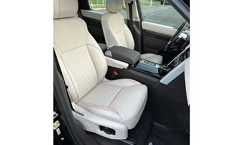 Land Rover Discovery...