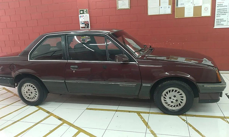 Chevrolet Monza Clas...