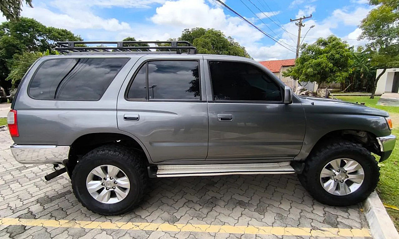 Toyota Hilux Sw4 4X4...