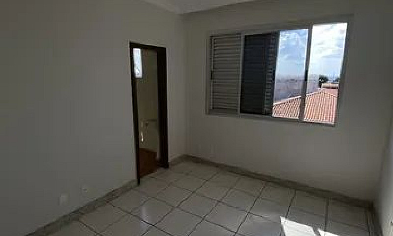 Apartamento Com Três...