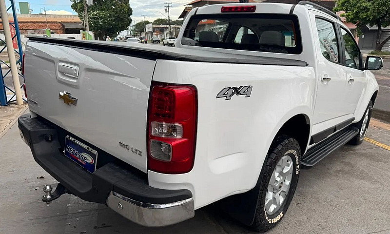 Chevrolet S10 Pick-U...