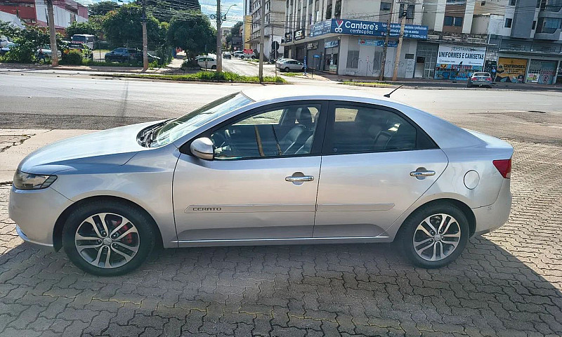 Kia Motors Cerato 1....