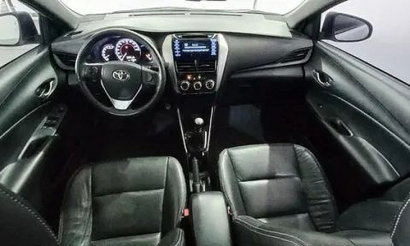 Toyota Yaris 1.3 16V...