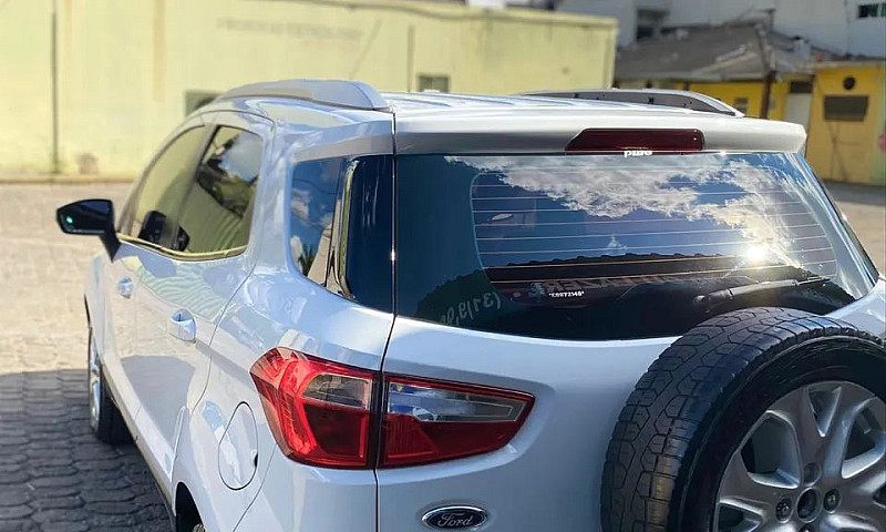 Ford Ecosport Titani...