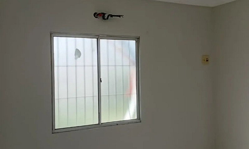 Aluga-Se Apartamento...
