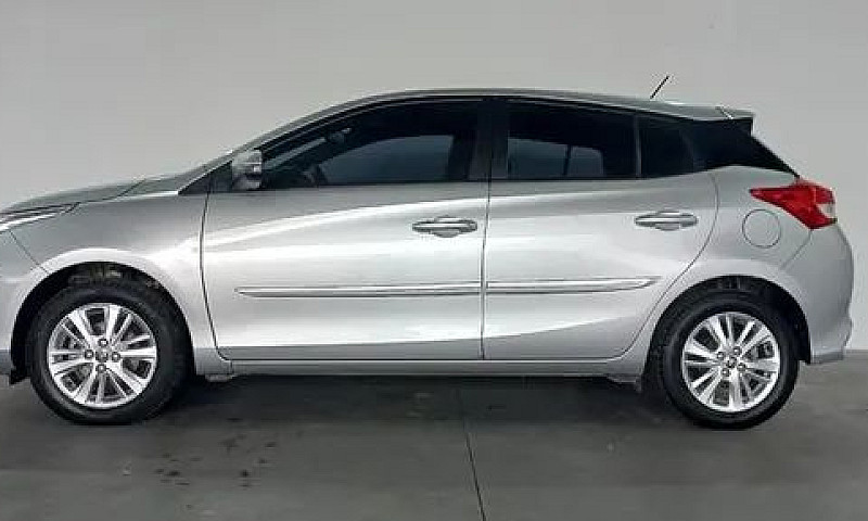 Toyota Yaris 1.3 16V...