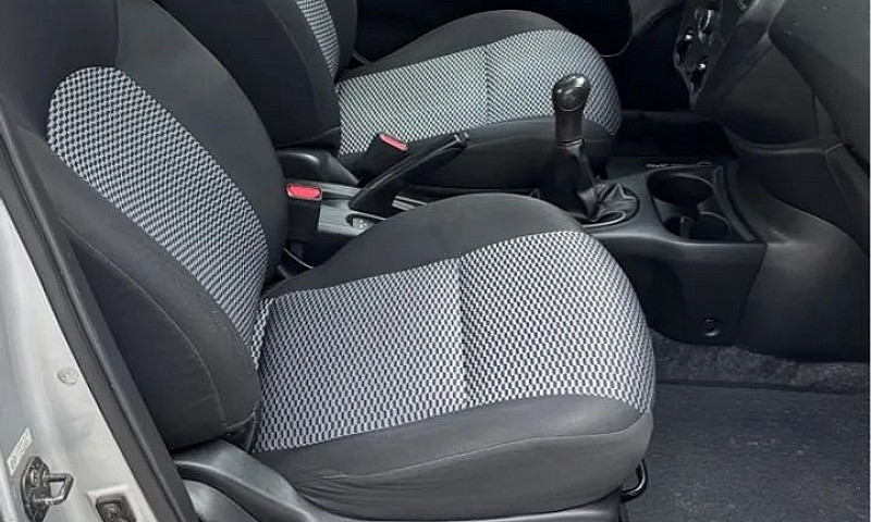 Versa 1.6 Câmbio Man...