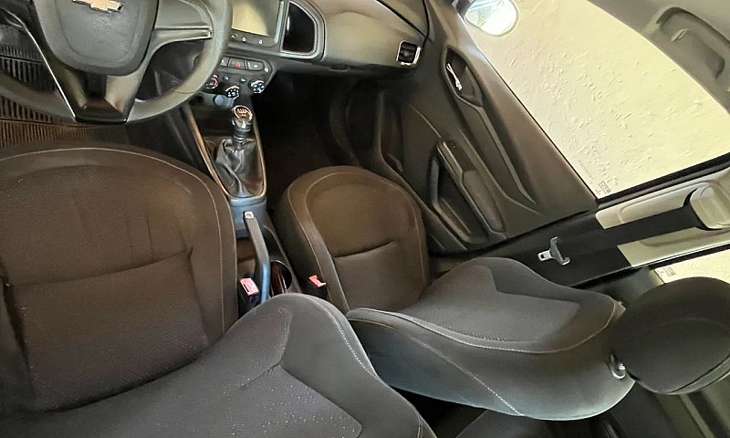 Chevrolet Onix Hatch...