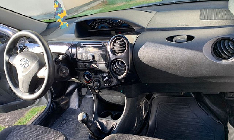 Etios Sedan 1.5 2014...