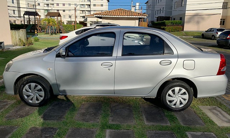 Etios Sedan 1.5 2014...
