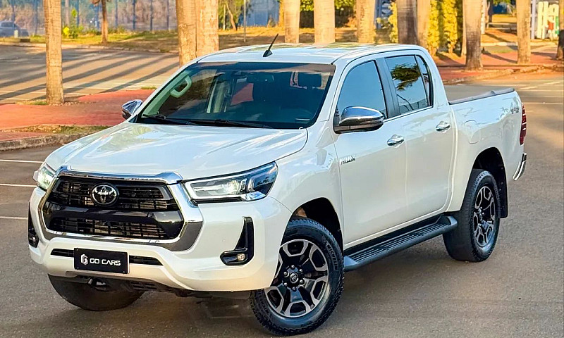 Toyota Hilux Srx 2.8...