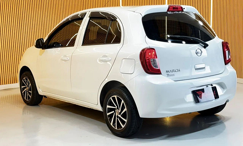 Nissan March S 1.0 1...