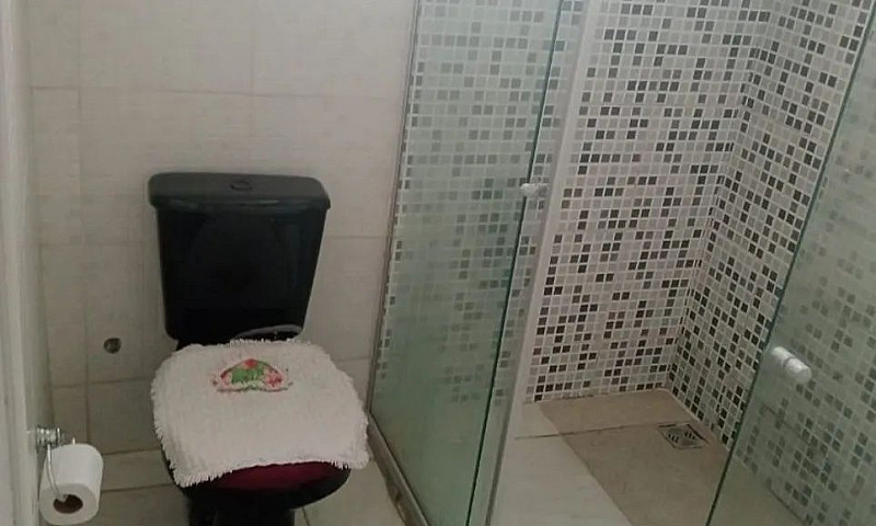 Vendo Uma Casa ...