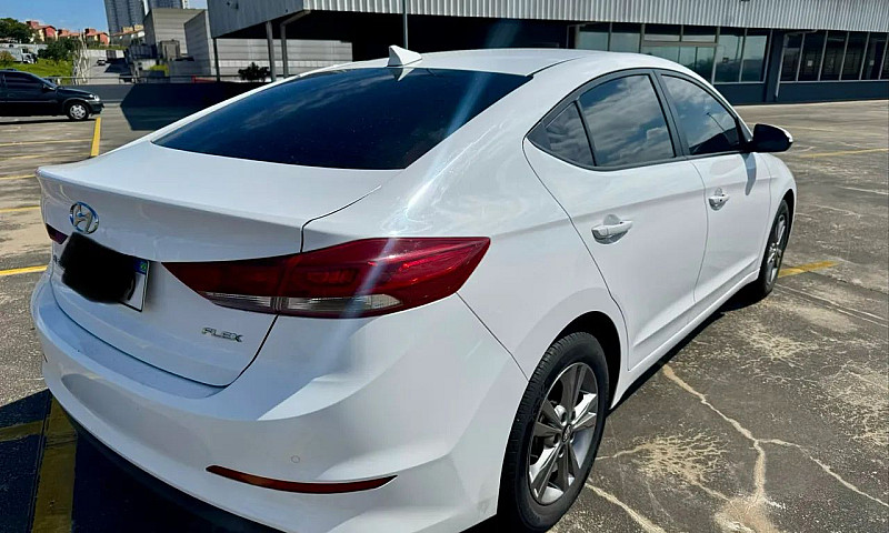 Hyundai Elantra Spec...