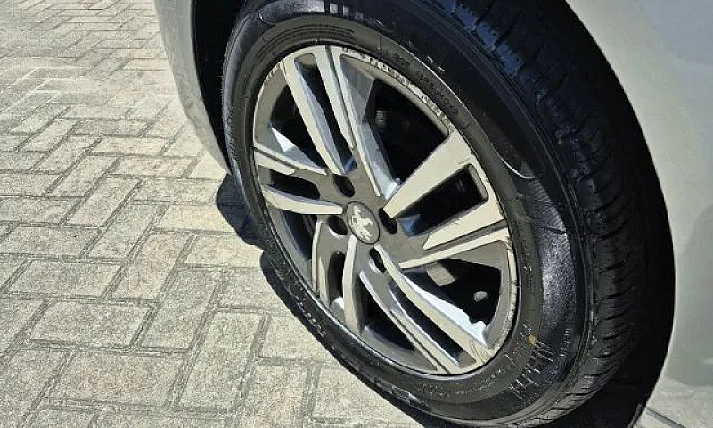 Peugeot 208 Allure 1...