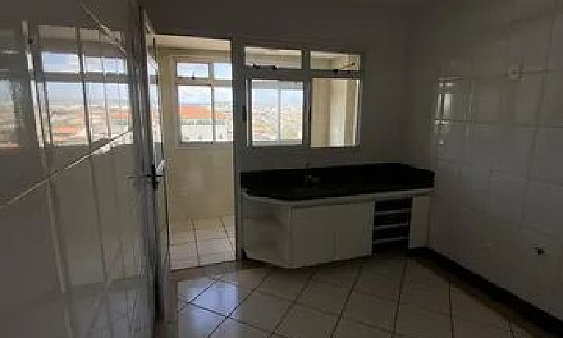 Apartamento Com Três...