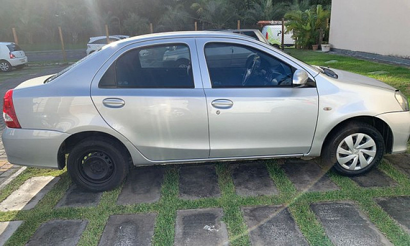 Etios Sedan 1.5 2014...