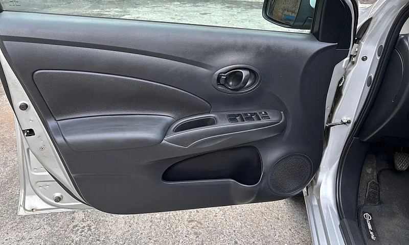 Versa 1.6 Câmbio Man...