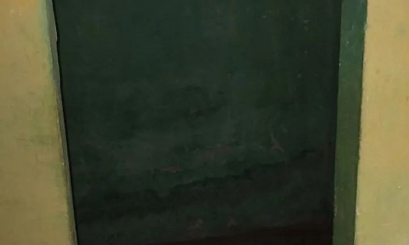 Vende-Se Casa Com 3 ...