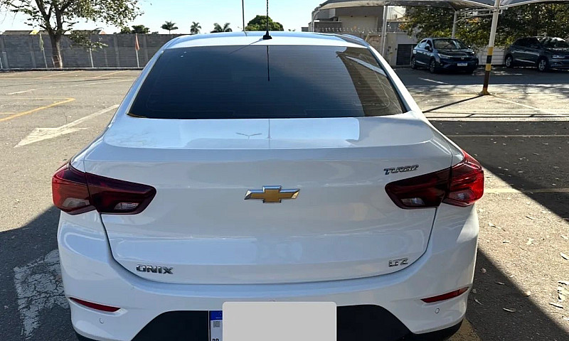 Chevrolet Onix Plus ...
