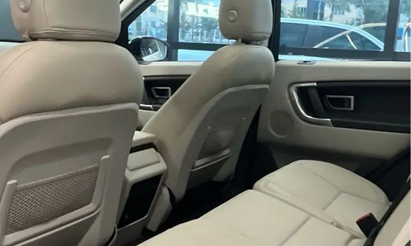 Land Rover Discovery...