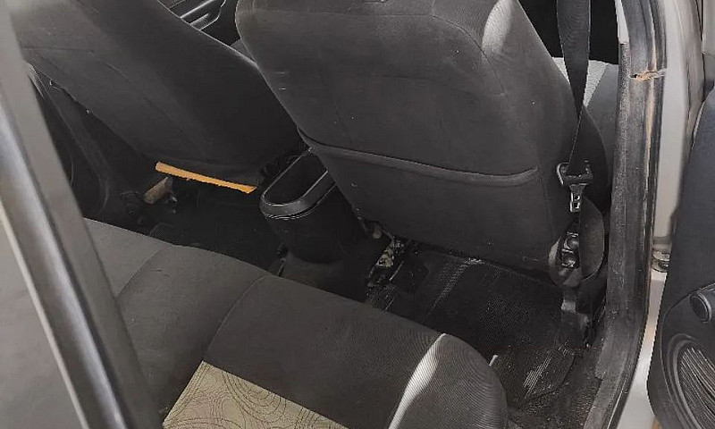 Ford Fiesta Sed. 1.6...