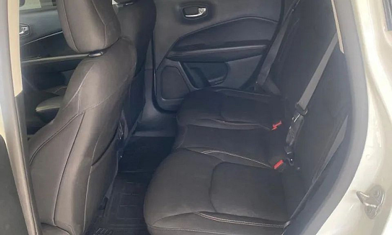 Jeep Compass Sport 2...