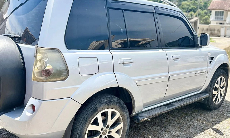 Mitsubishi Pajero Tr...