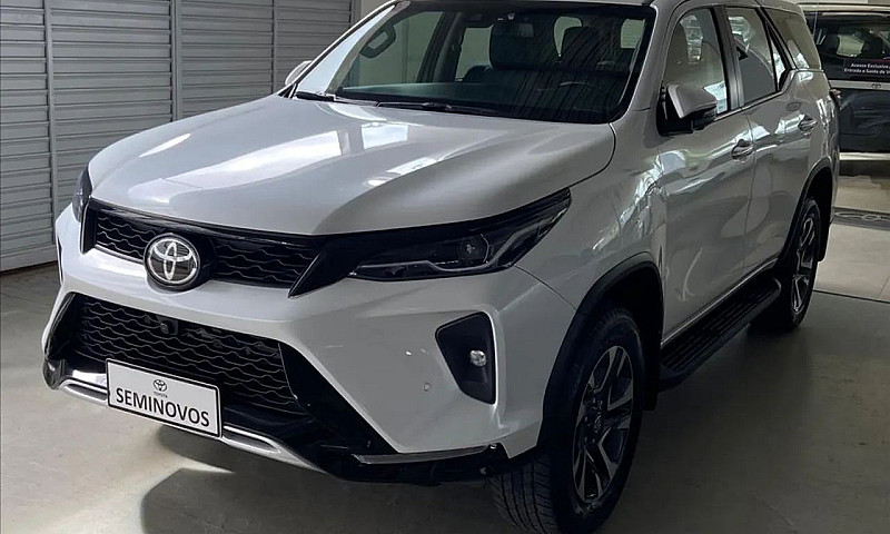 Toyota Hilux Sw4 4X4...