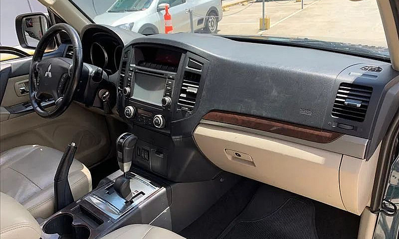 Mitsubishi Pajero Fu...